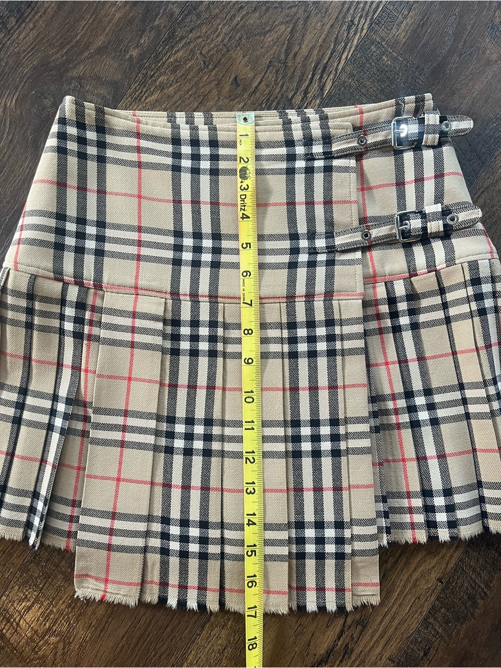 Burberry Beige Plaid Pleated Mini Skirt with Side Buckles - Picture 7 of 9